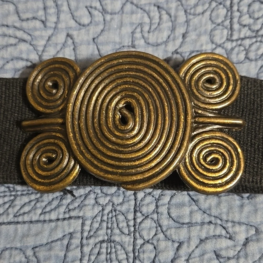 Vintage Abstract Black and Gold Women's Belt Size 26 Inches